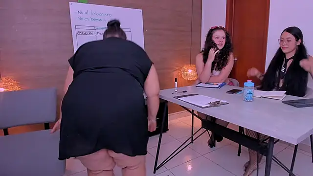 salem cute online show from 11/15/25, 02:15