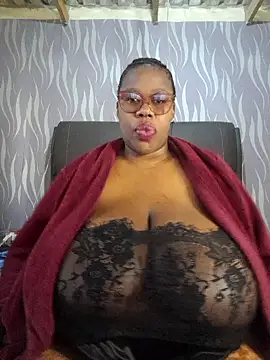 Snapshot of BoobsQueen46K chatting on 05/27/26, 11:50 BoobsQueen46K online show from 05/27/26, 11:50