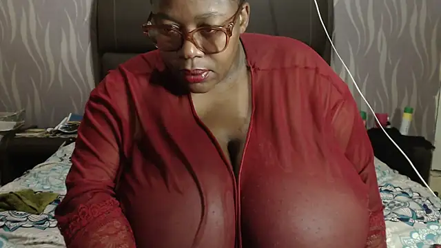 Snapshot of BoobsQueen46K chatting on 11/27/25, 07:47 BoobsQueen46K online show from 11/27/25, 07:47