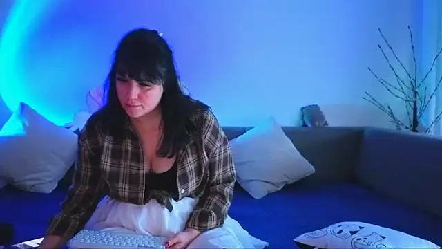 Bella Hillss online show from 02/14/26, 12:27