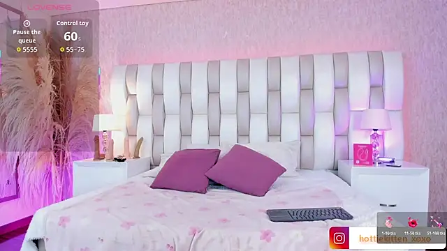 Viollet xoxo online show from 02/17/26, 08:06