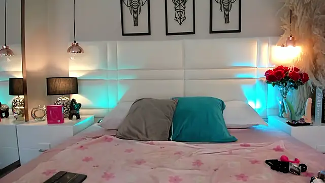 Viollet xoxo online show from 11/09/25, 12:20