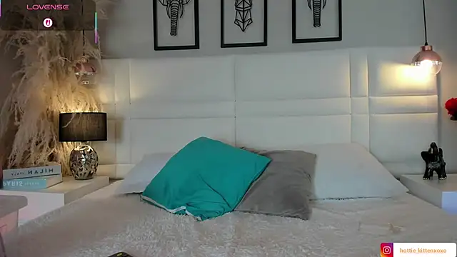 Viollet xoxo online show from 11/28/25, 08:20