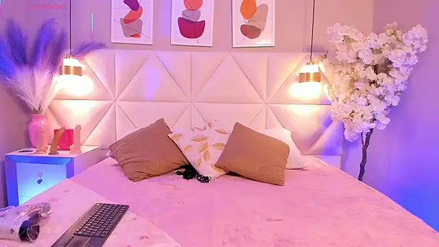 Viollet xoxo online show from 10/22/25, 03:28