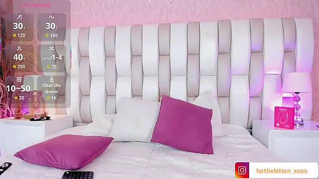 Viollet xoxo online show from 02/11/26, 08:09