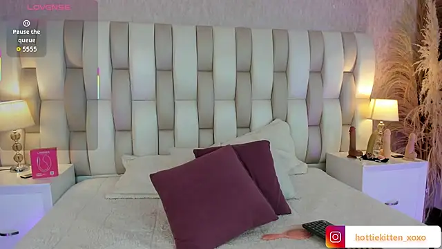 Viollet xoxo online show from 02/04/26, 08:04