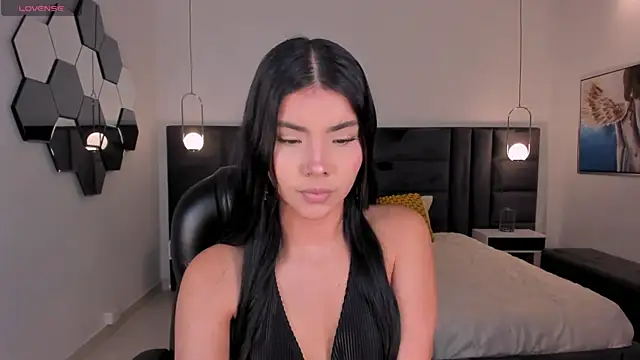 MiaLaurence online show from 07/12/26, 05:14