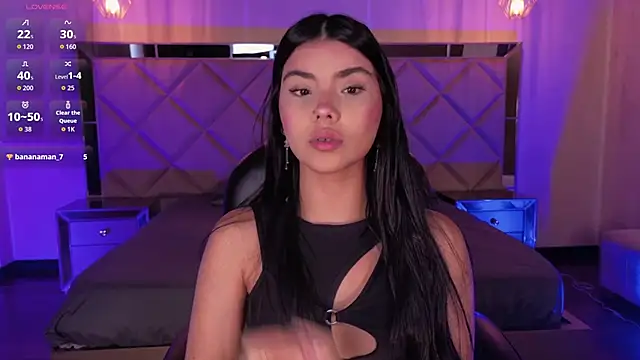 MiaLaurence online show from 06/11/26, 07:11