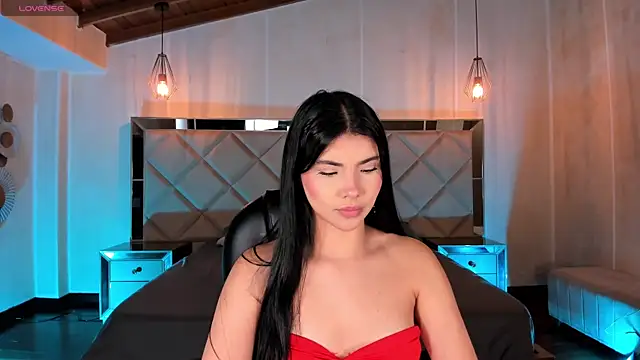 MiaLaurence online show from 06/12/26, 07:11