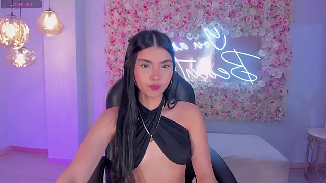 MiaLaurence online show from 11/30/25, 11:33