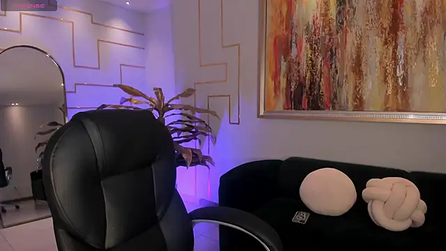 MiaLaurence online show from 11/07/25, 07:40