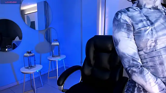 MiaLaurence online show from 11/02/25, 11:37