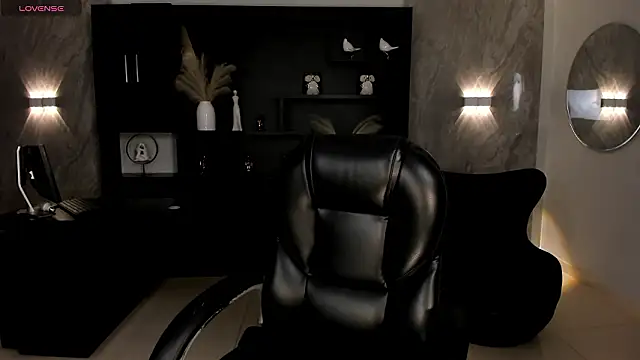 MiaLaurence online show from 03/29/26, 11:45