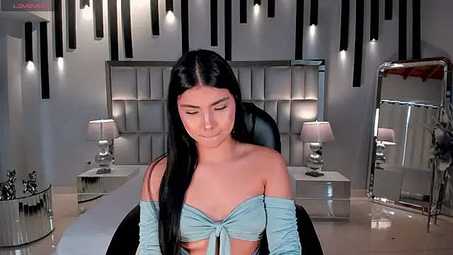 MiaLaurence online show from 06/24/26, 07:01