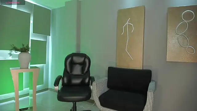 MiaLaurence online show from 11/12/25, 07:29