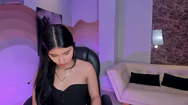 MiaLaurence online show from 11/29/25, 07:14