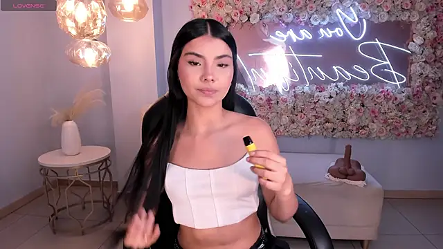 MiaLaurence online show from 03/26/26, 07:12