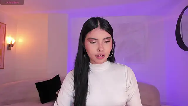 MiaLaurence online show from 11/08/25, 07:28