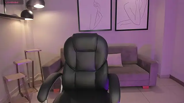 MiaLaurence online show from 12/03/25, 07:35