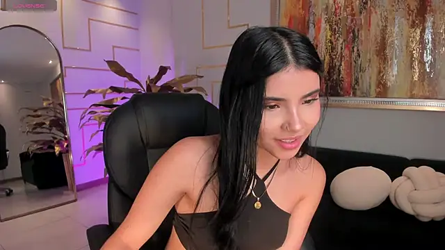 MiaLaurence online show from 11/05/25, 07:39