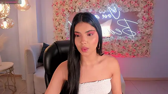 MiaLaurence online show from 10/05/25, 05:03