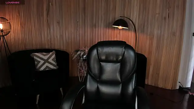 MiaLaurence online show from 06/05/26, 07:30