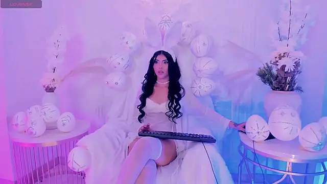 MiaLaurence online show from 04/06/26, 09:16