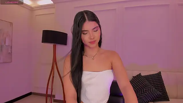 MiaLaurence online show from 11/23/25, 11:42