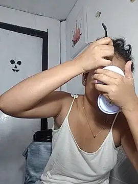 Snapshot of kiannie01 chatting on 10/13/25, 06:09 kiannie01 online show from 10/13/25, 06:09