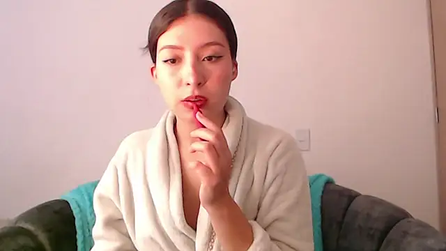 Snapshot of -Ivonny chatting on 09/28/25, 08:27 -Ivonny online show from 09/28/25, 08:27
