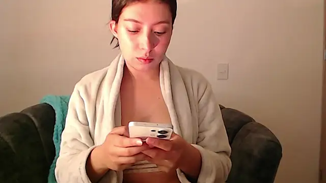 Snapshot of -Ivonny chatting on 10/11/25, 09:05 -Ivonny online show from 10/11/25, 09:05