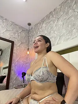 MiaFarkash online show from 04/17/26, 06:33