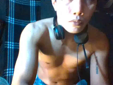 Snapshot of hell1212_25 chatting on 02/22/26, 05:03 hell1212 25 online show from 02/22/26, 05:03