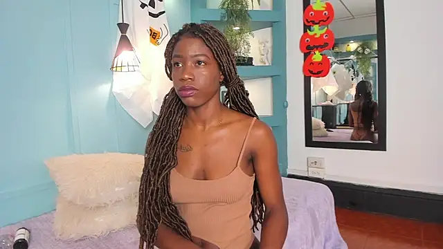 Snapshot of MichellePose chatting on 10/08/25, 12:39 MichellePose online show from 10/08/25, 12:39