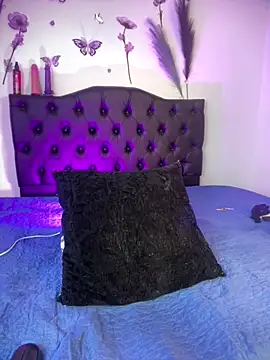 Katy bratz  online show from 12/14/25, 09:31