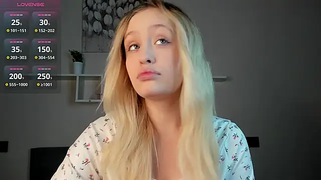 Snapshot of Julliakoill chatting on 11/14/25, 12:31 Julliakoill online show from 11/14/25, 12:31