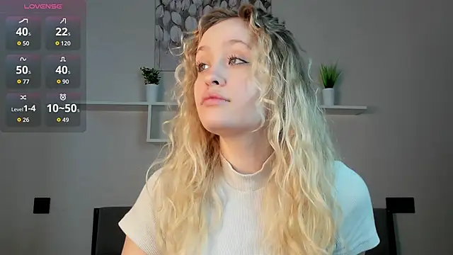 Snapshot of Julliakoill chatting on 11/06/25, 09:02 Julliakoill online show from 11/06/25, 09:02