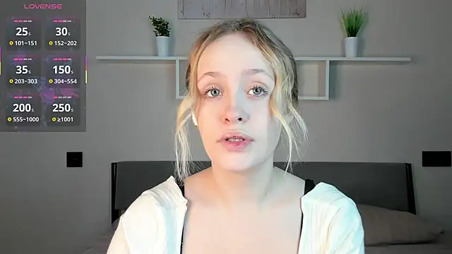 Snapshot of Julliakoill chatting on 10/29/25, 06:12 Julliakoill online show from 10/29/25, 06:12