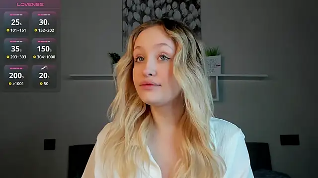 Snapshot of Julliakoill chatting on 12/02/25, 06:37 Julliakoill online show from 12/02/25, 06:37