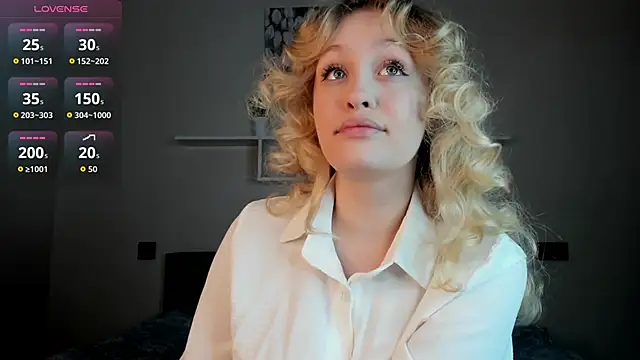 Snapshot of Julliakoill chatting on 11/25/25, 06:25 Julliakoill online show from 11/25/25, 06:25