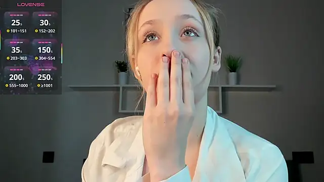 Snapshot of Julliakoill chatting on 11/05/25, 07:44 Julliakoill online show from 11/05/25, 07:44