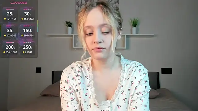 Snapshot of Julliakoill chatting on 10/30/25, 04:44 Julliakoill online show from 10/30/25, 04:44