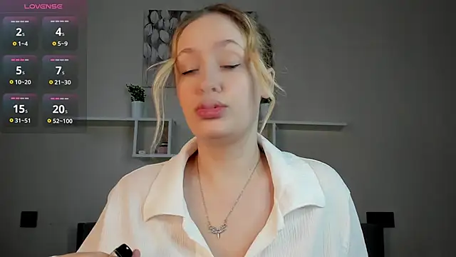 Snapshot of Julliakoill chatting on 11/20/25, 08:26 Julliakoill online show from 11/20/25, 08:26