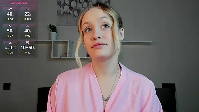 Snapshot of Julliakoill chatting on 11/16/25, 06:51 Julliakoill online show from 11/16/25, 06:51