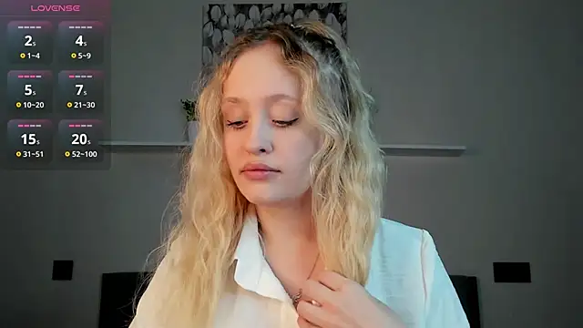 Snapshot of Julliakoill chatting on 11/19/25, 09:20 Julliakoill online show from 11/19/25, 09:20