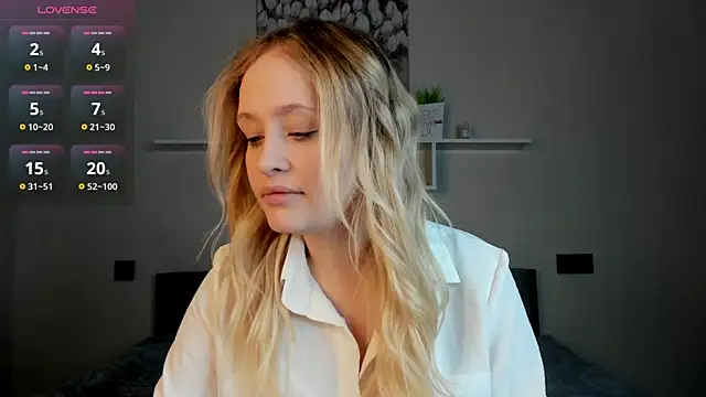 Snapshot of Julliakoill chatting on 12/05/25, 08:02 Julliakoill online show from 12/05/25, 08:02