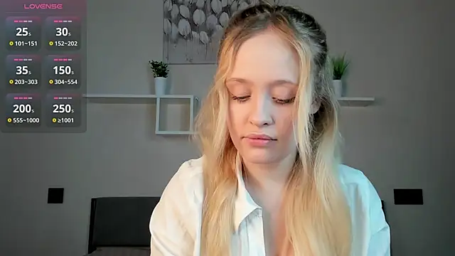 Snapshot of Julliakoill chatting on 11/07/25, 08:41 Julliakoill online show from 11/07/25, 08:41