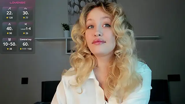 Snapshot of Julliakoill chatting on 11/28/25, 07:52 Julliakoill online show from 11/28/25, 07:52