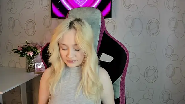 Snapshot of Julliakoill chatting on 02/12/26, 10:37 Julliakoill online show from 02/12/26, 10:37