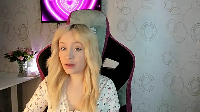 Snapshot of Julliakoill chatting on 02/13/26, 11:10 Julliakoill online show from 02/13/26, 11:10